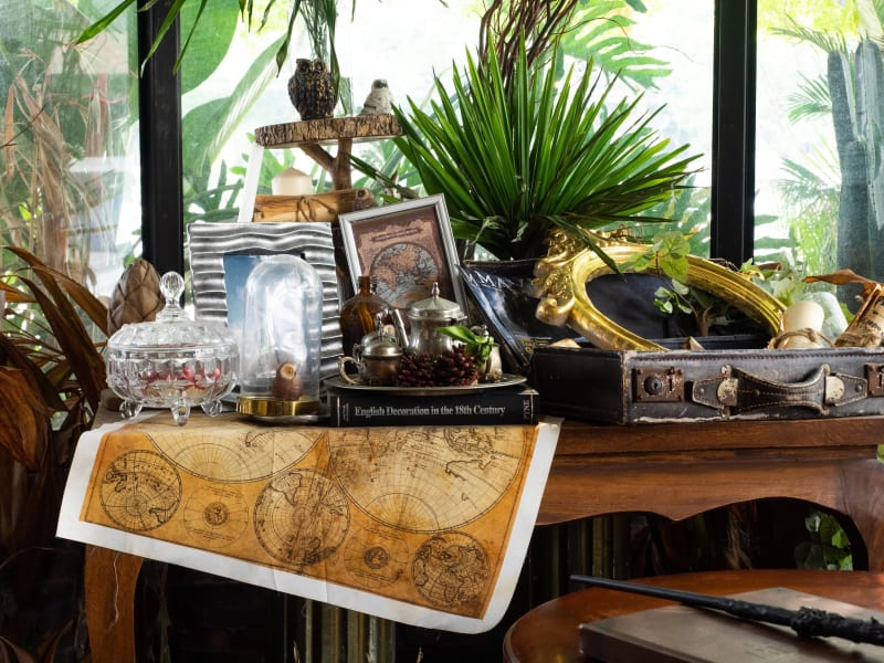 魔法学校のような店内のカフェ「Cervidae cafe」