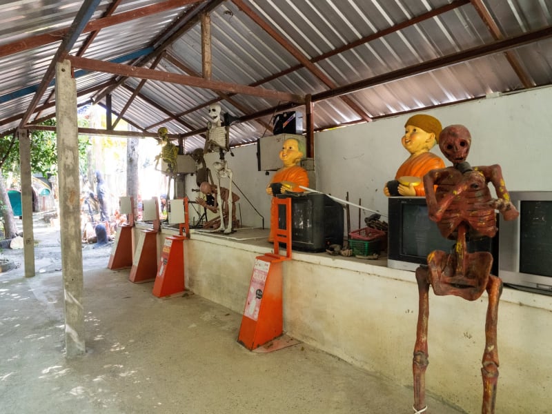 電飾の多い地獄寺「Wat Mae Kaet Noi」
