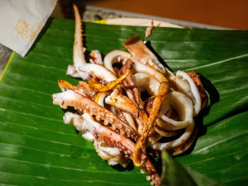 チェンマイの旧市街「Tha Phae Gate」付近にある串焼きと魚が美味い屋台