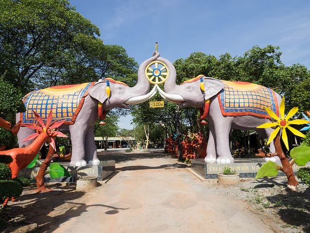 超絶カオス タイ東北部にある地獄寺 Wat Pa Lak Roi へ行ってきた トラハ 旅に役立つ情報なら 超絶カオス タイ東北部にある地獄寺 Wat Pa Lak Roi へ行ってきた トラハ 旅に役立つ情報なら