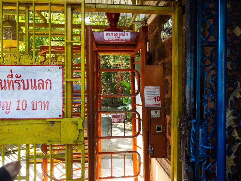 電飾の多い地獄寺「Wat Mae Kaet Noi」