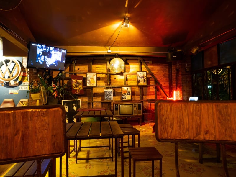 オーナーの事が大好きな猫がいる「Manung Bar」