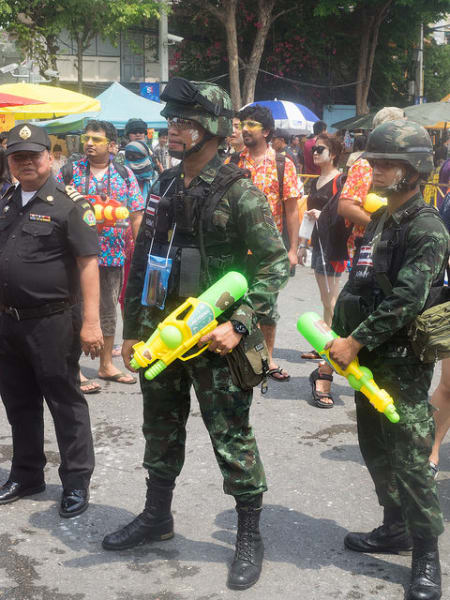 タイの旧正月なのでカオサンで水かけ祭りに参加してきた