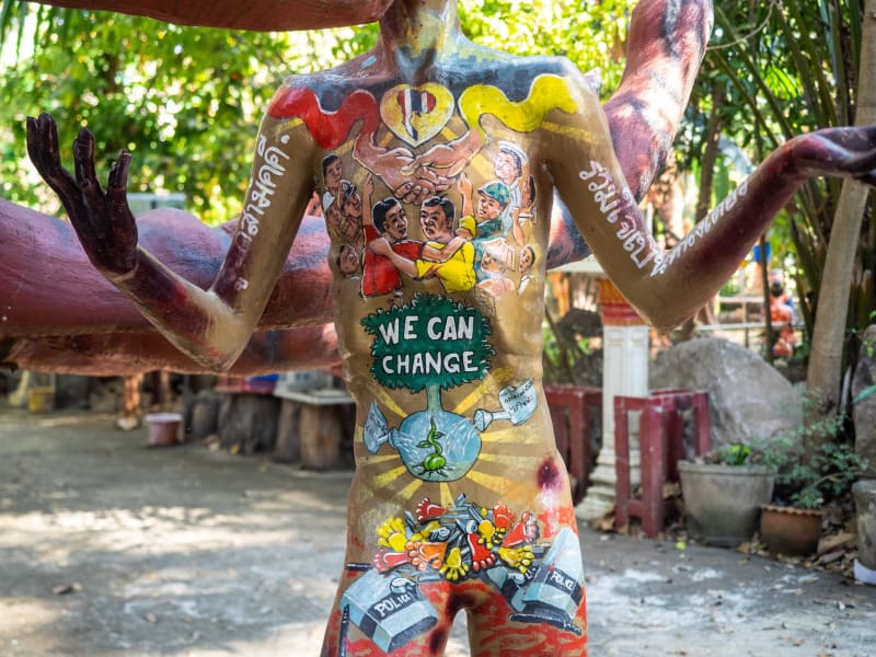 電飾の多い地獄寺「Wat Mae Kaet Noi」