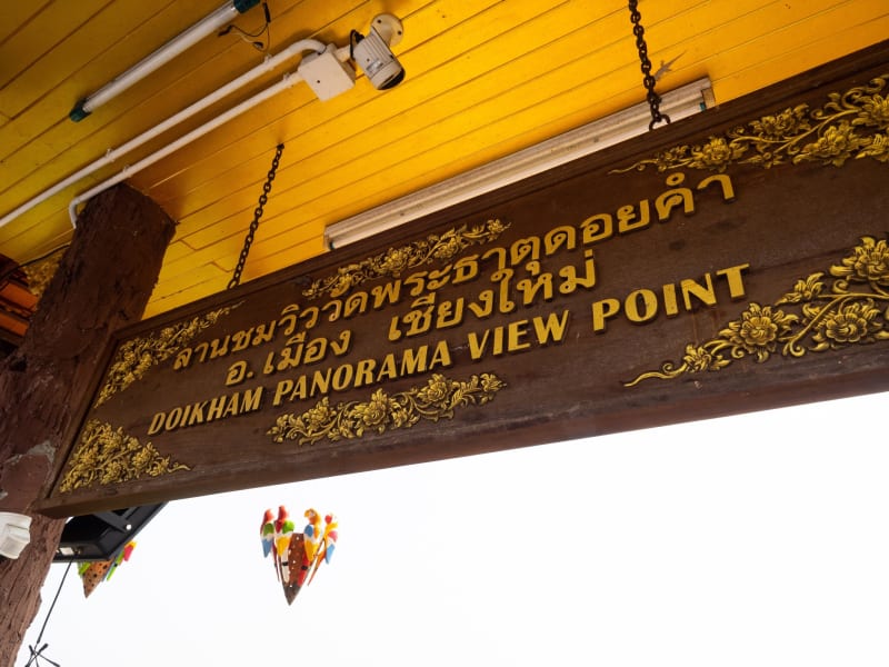 チェンマイでタイ人に人気な「Wat Phra That Doi Kham」