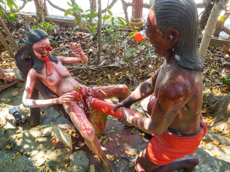 電飾の多い地獄寺「Wat Mae Kaet Noi」