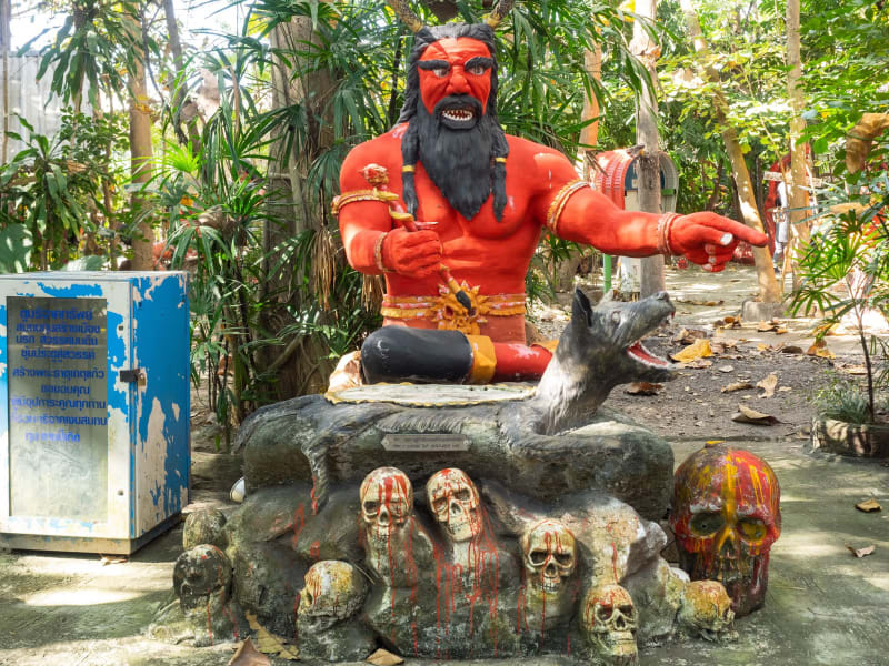電飾の多い地獄寺「Wat Mae Kaet Noi」