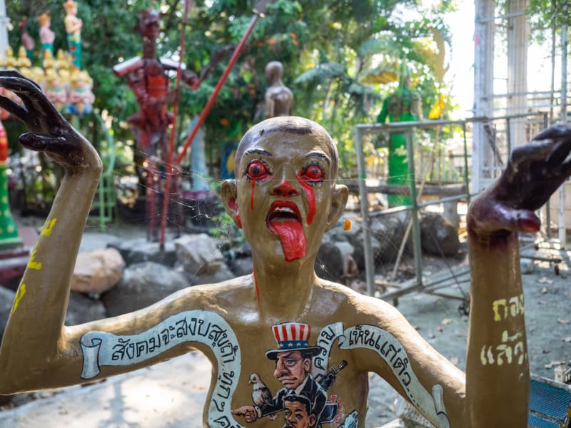電飾の多い地獄寺「Wat Mae Kaet Noi」