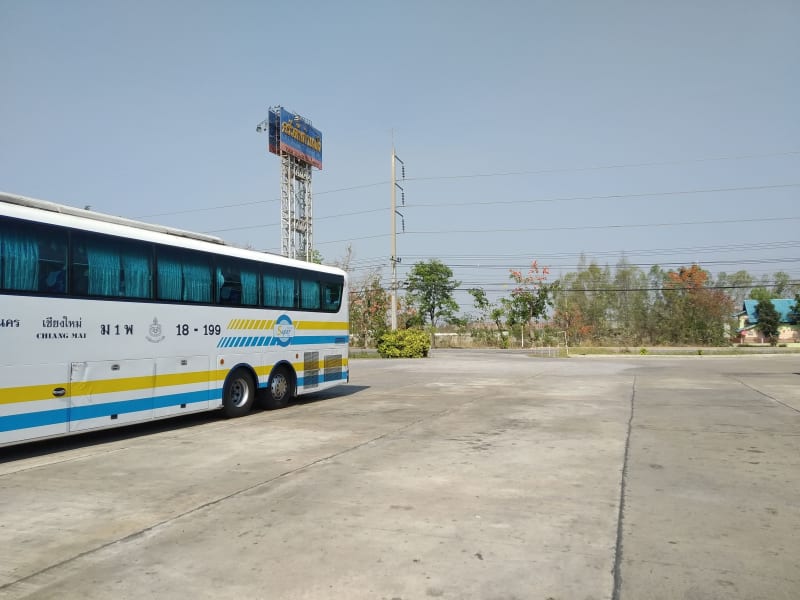 チェンマイからバンコクまで10時間かけてバスで行く (Sombat Tour)