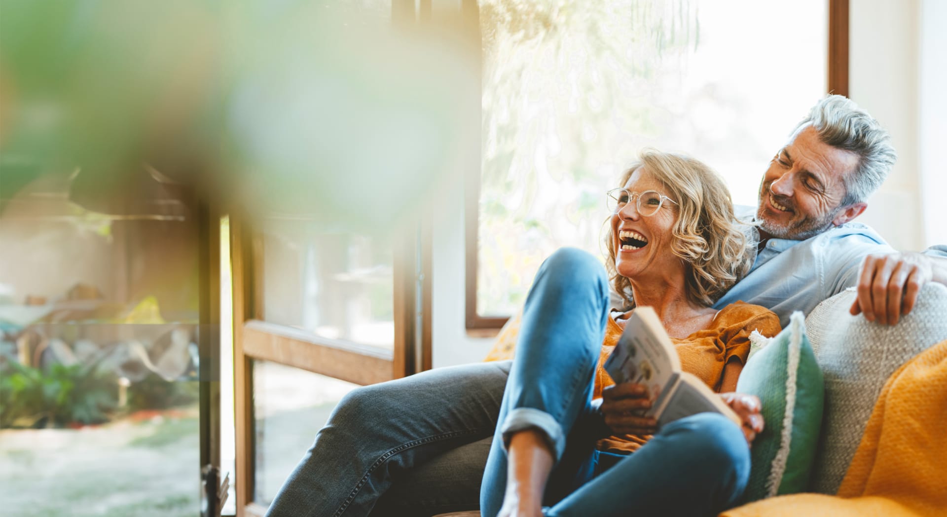 MOOMP Joyful Couch Couple