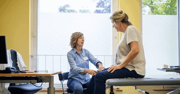 Woman receives physical therapy for arthritis in her knee