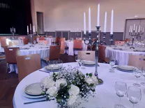 Hochzeitsaal gedeckt