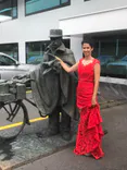 Gunvor mit Kleid