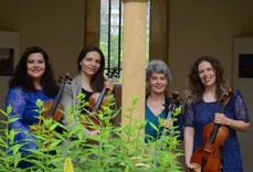 Odeon Quartett mit Instrumenten bei Hochzeitszeremonie
