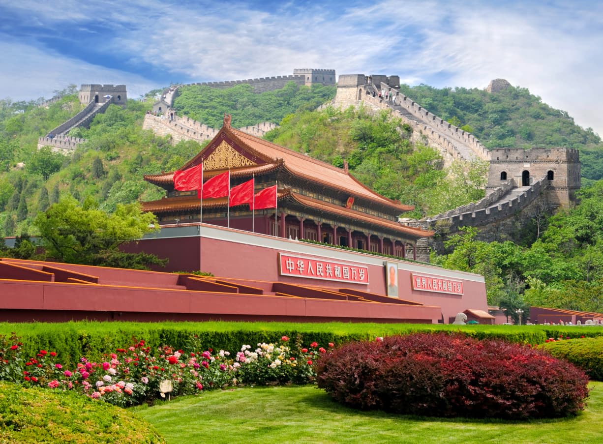The Great Wall of China - A TRAVEL GUIDE TO VISITING THE SEVEN WONDERS OF THE WORLD: Tips and Tricks
