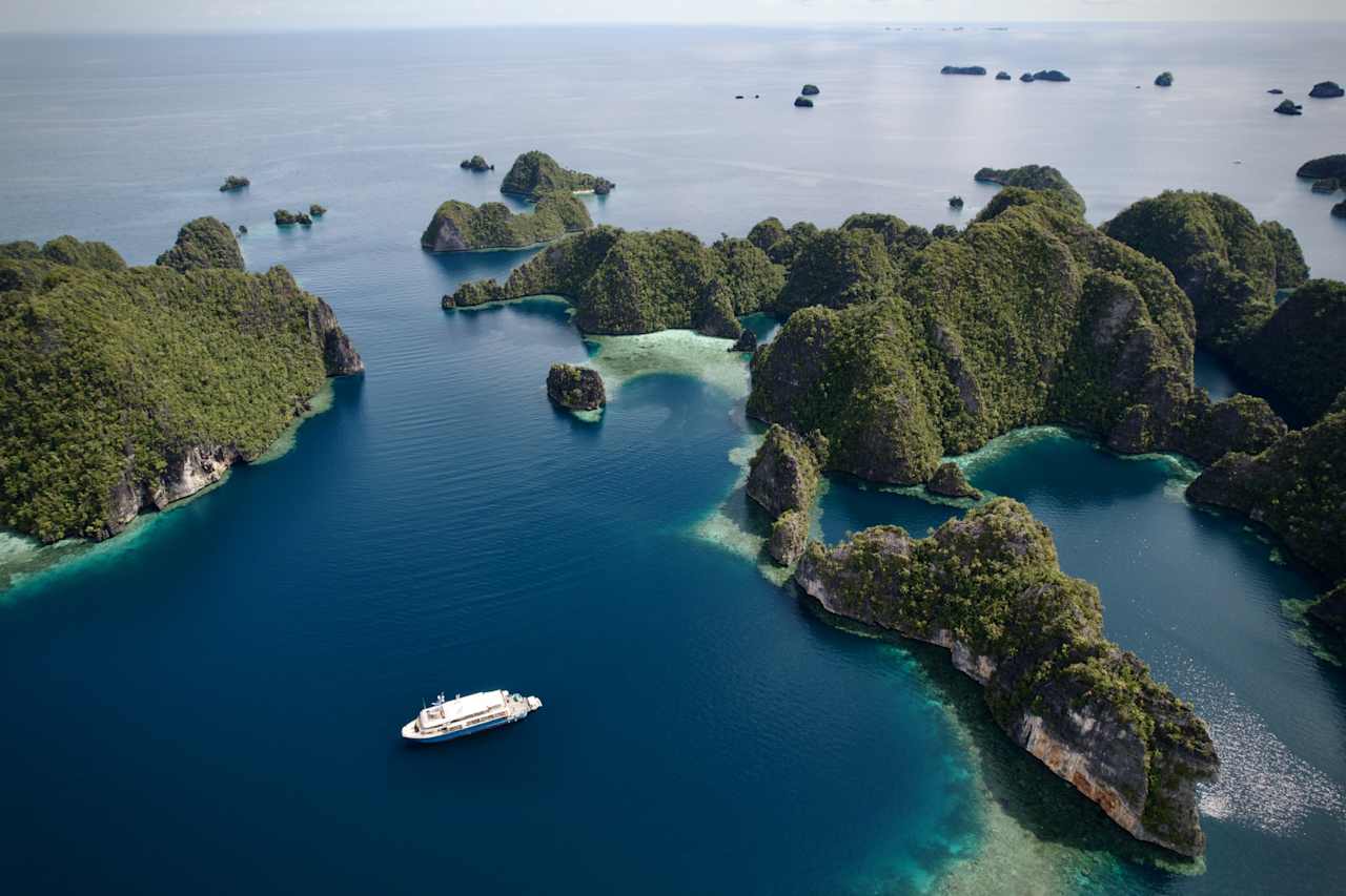 M/Y Kudanil Explorer