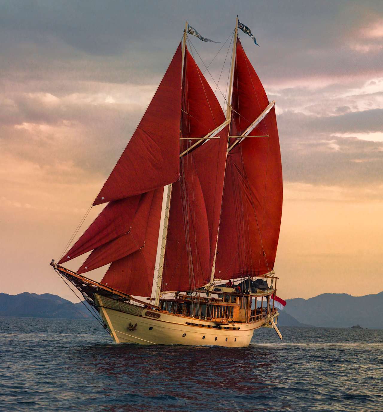 Private Phinisi Sailing