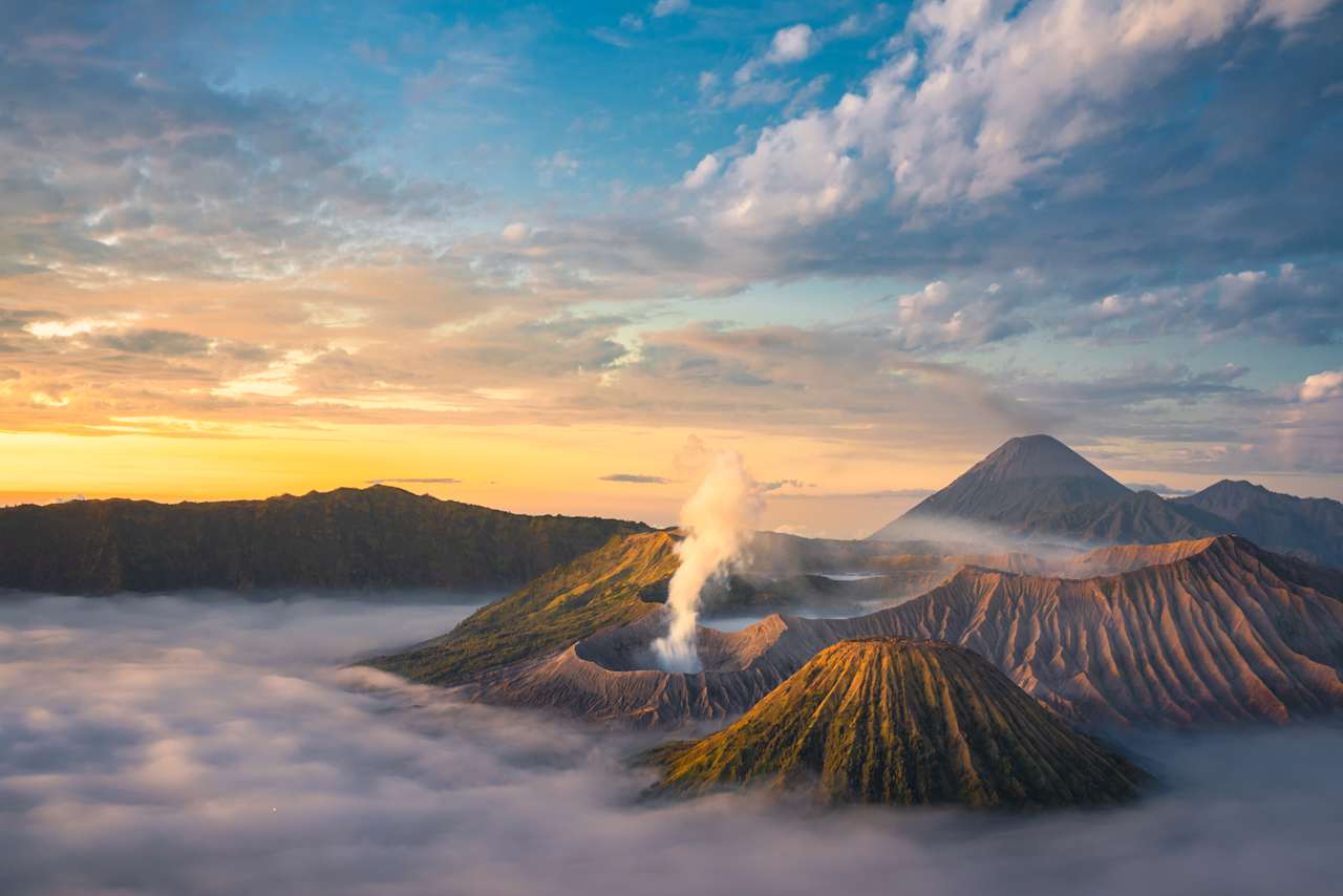 From Volcanoes to Reefs, Wonders Without End