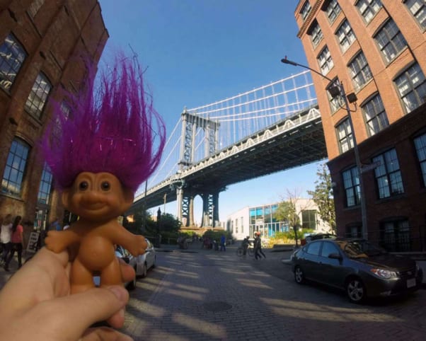 Oswald at Manhattan Bridge in New York, NY, USA