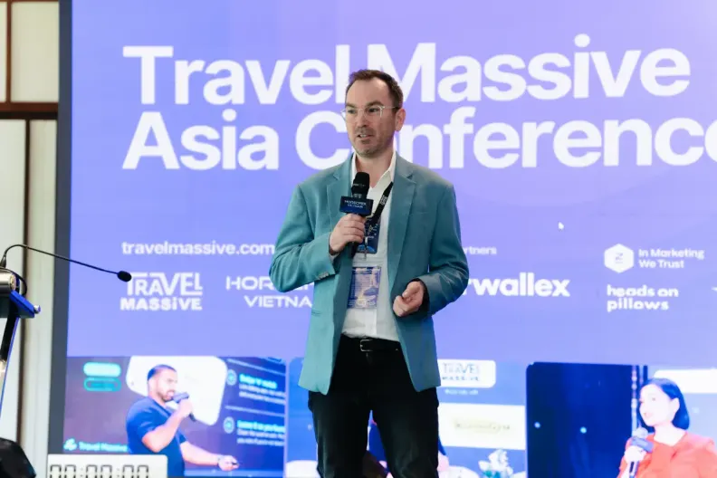 Photo of Ian Cumming speaking at Travel Massive Asia Conference