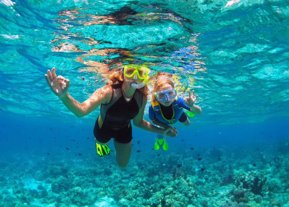 two-people-snorkeling-under-the-sea