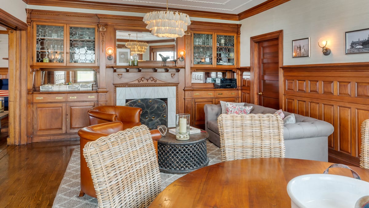 Oceanfront Hotel in Narragansett, RI The Shore House