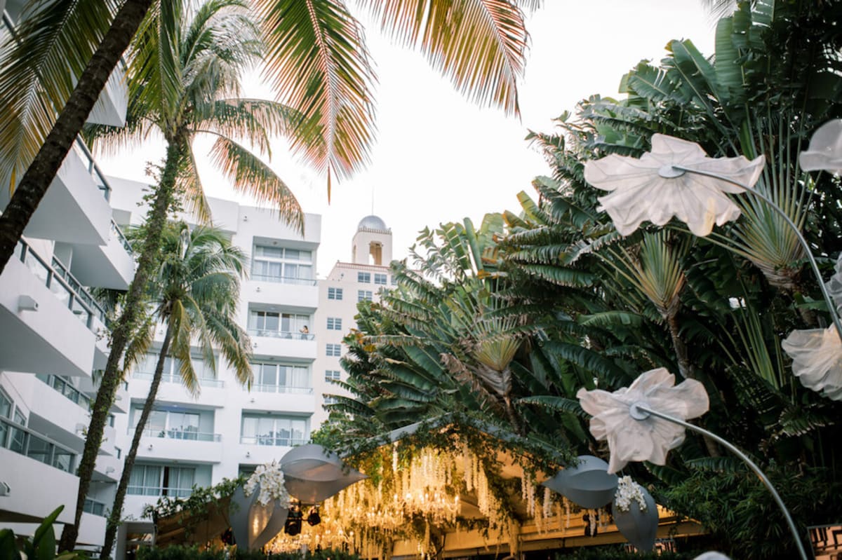 sagamore-hotel-back-patio