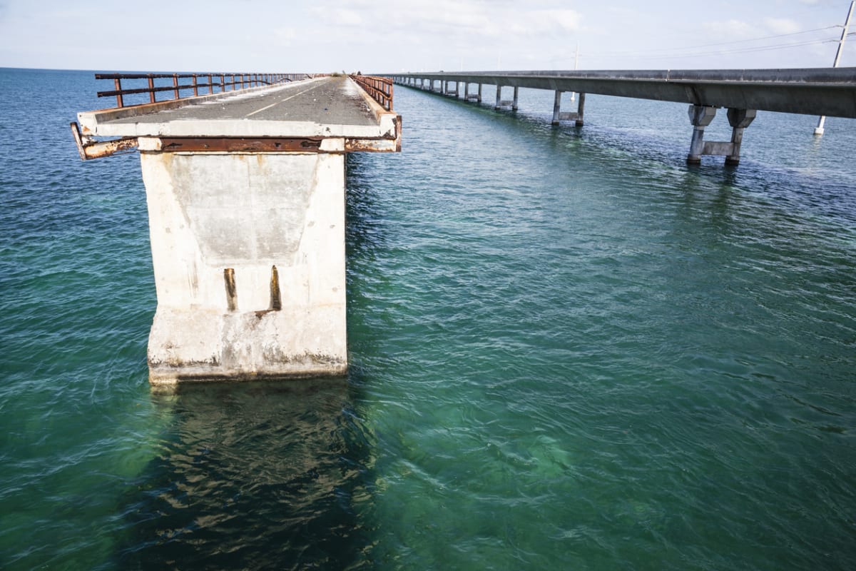 bridge-to-nowhere-7-mile-bridge-alongside-florida-keys