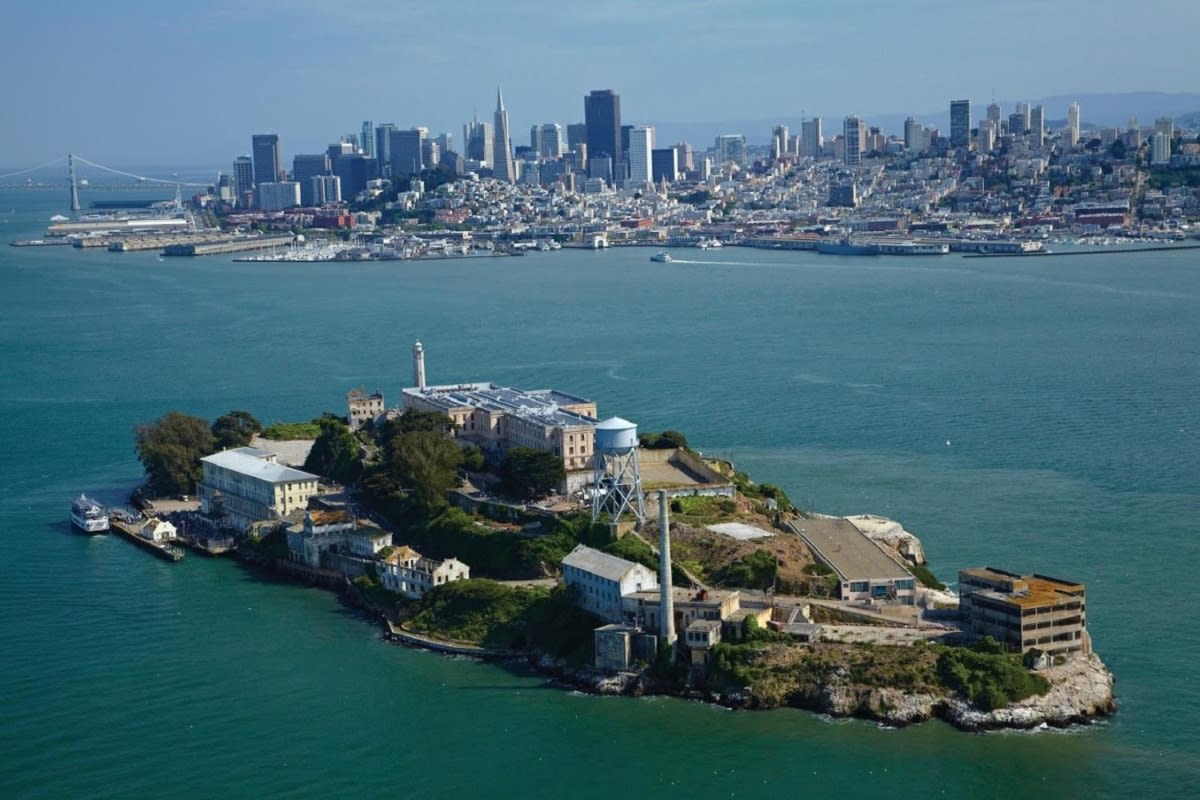 Alcatraz_Skyline