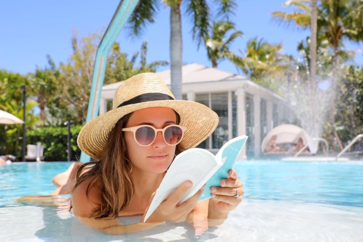 guests-reads-book-in-24-north-hotel-pool