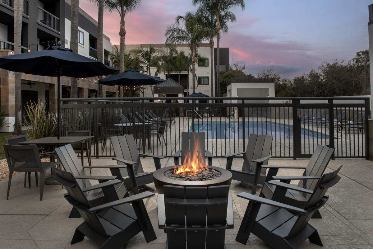 CARLSBAD_CY_FIREPIT_PATIO