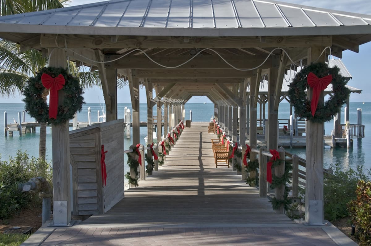 christmas-decorated-dock