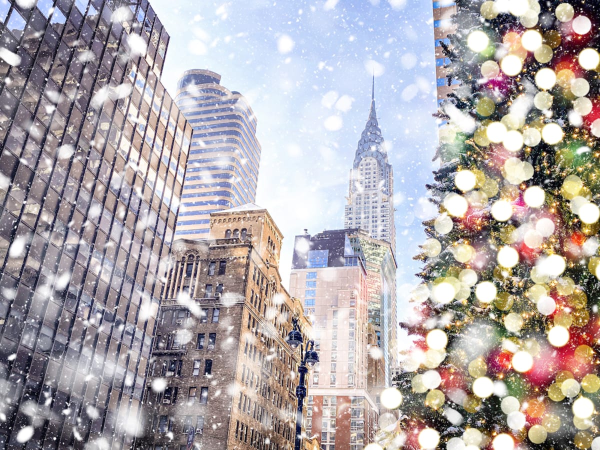 christmas-tree-snowfall-in-manhattan