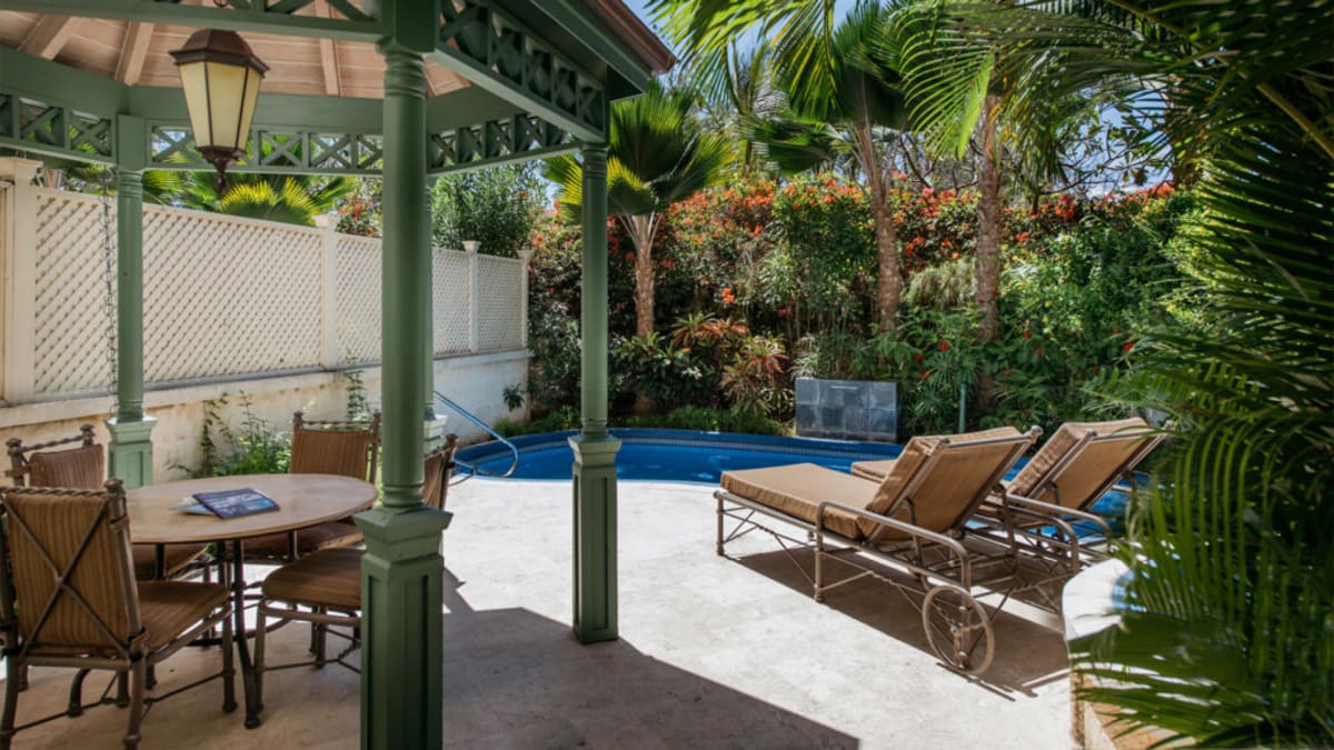 One Bedroom Standard Suite with Garden Pool