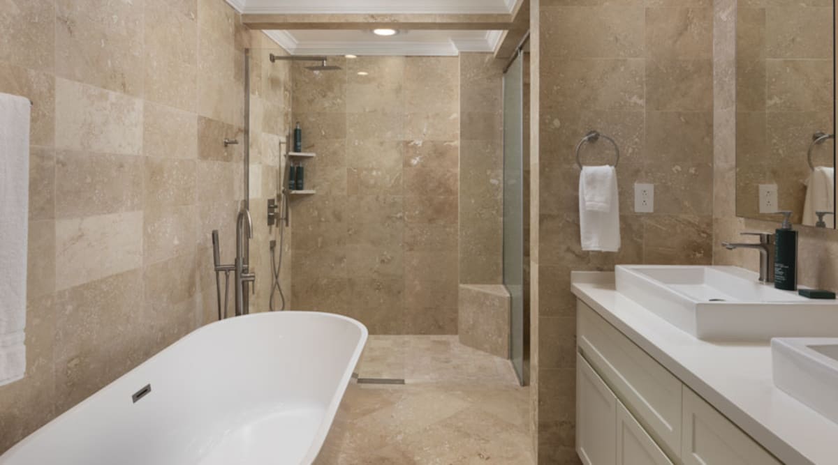 One Bedroom Contemporary Suite with Deluxe Pool