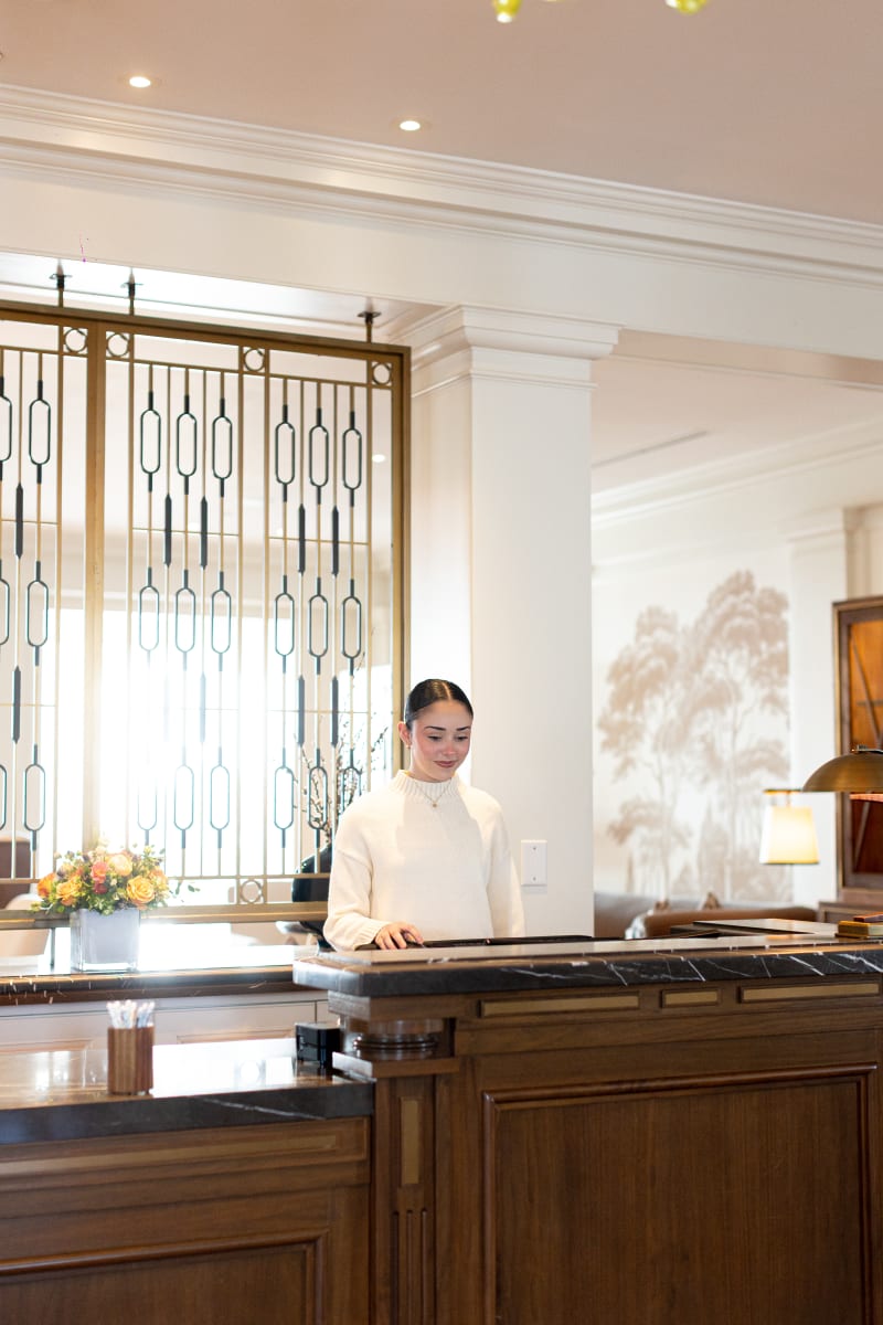 Front Desk / Concierge