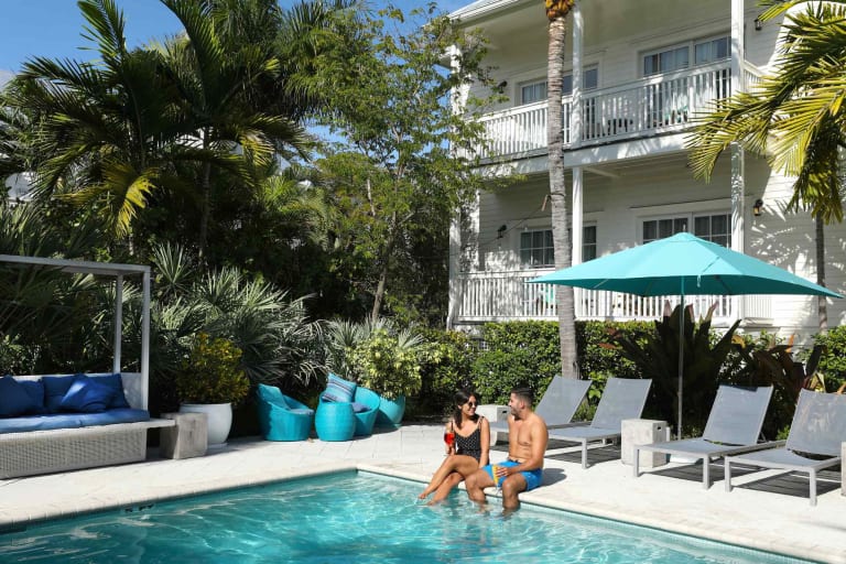 couple-by-the-pool