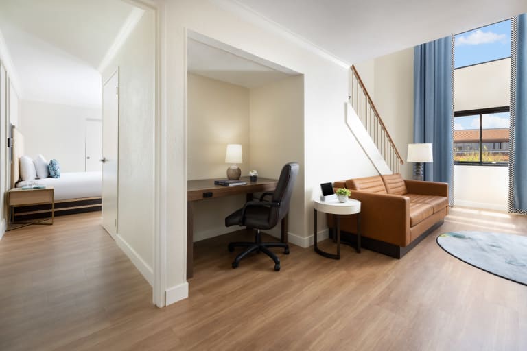 Three-Bedroom Suite Desk