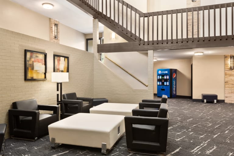 Carrollton Inn - Atrium - 1549787