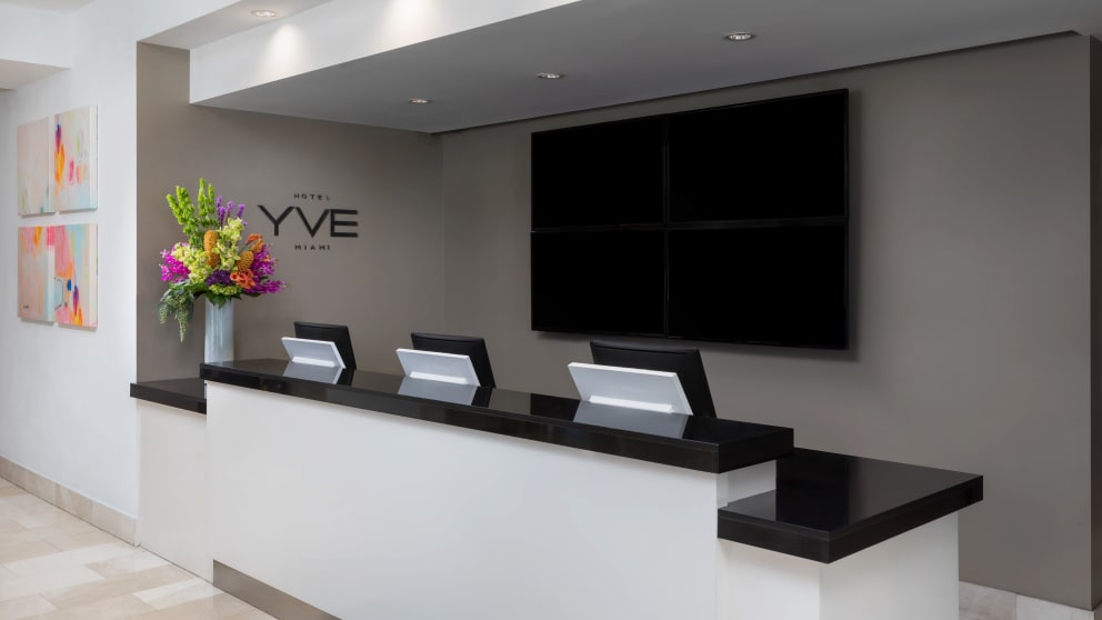 YVE Front Desk TV Black