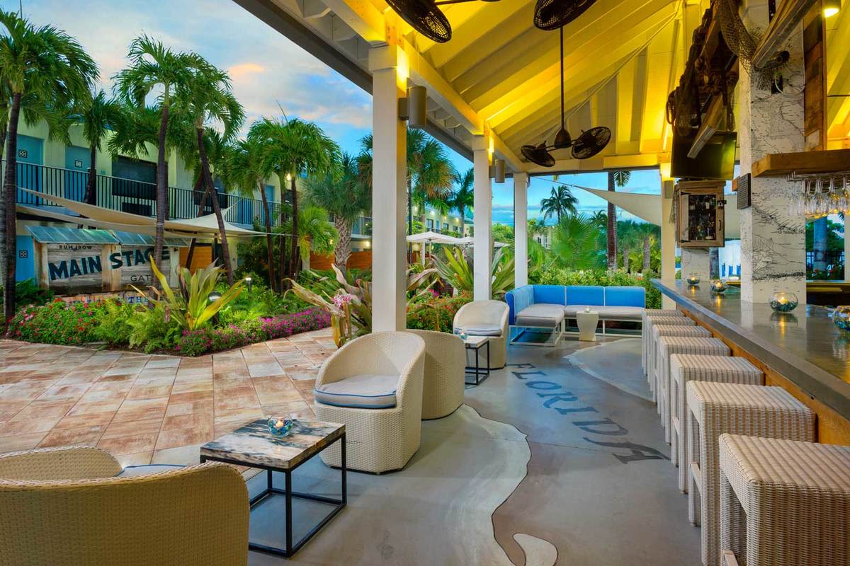 outdoor-lounge-gates-key-west