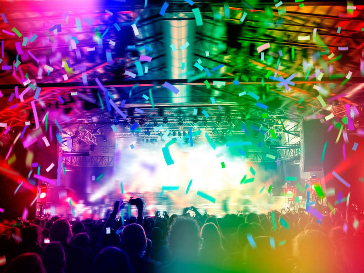 crowd-cheering-at-world-pride-concert