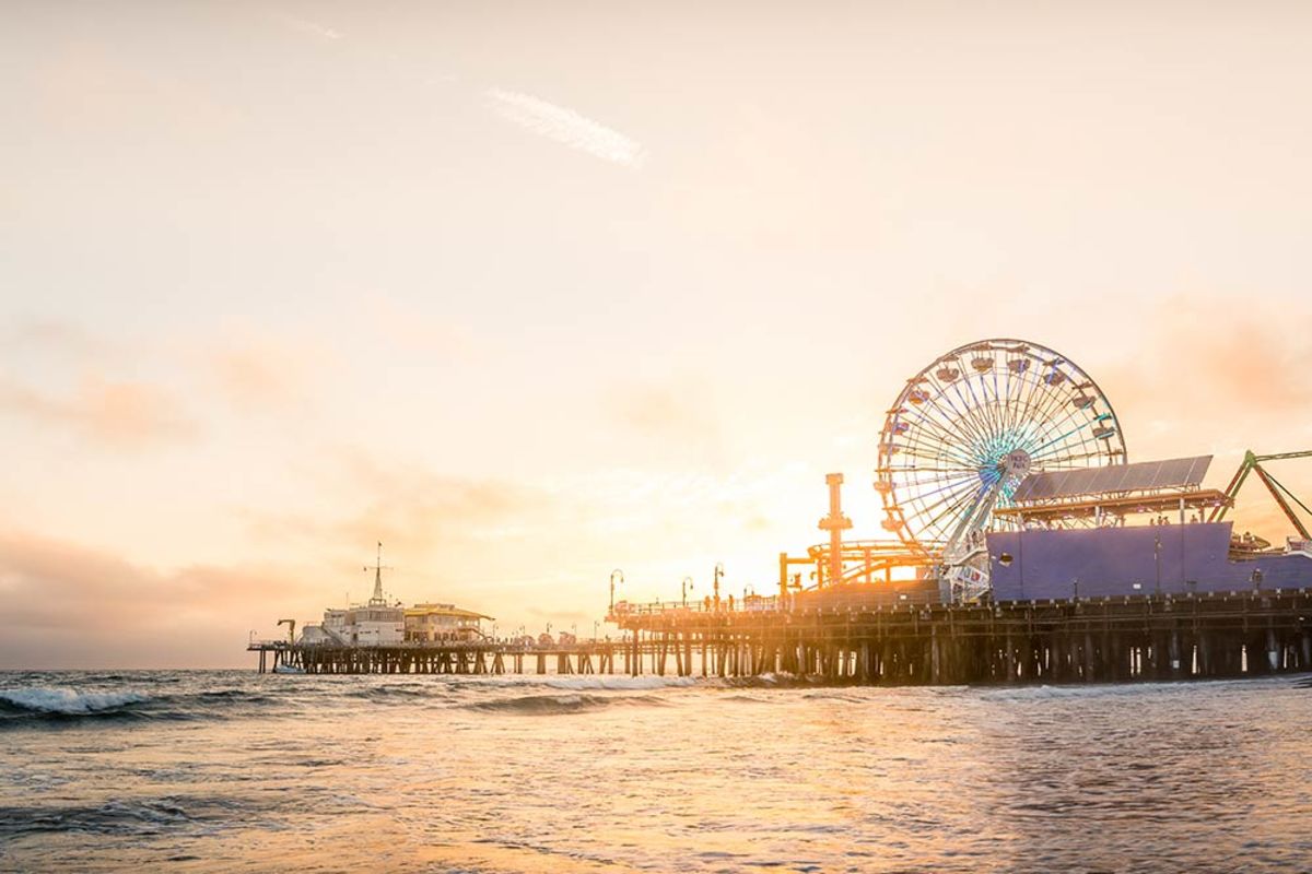 California-Tourist-Santa-Monica-Pier