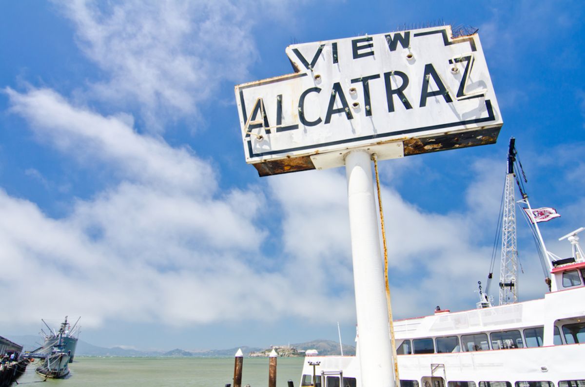 historic-fishermans-wharf-sign-alcatraz