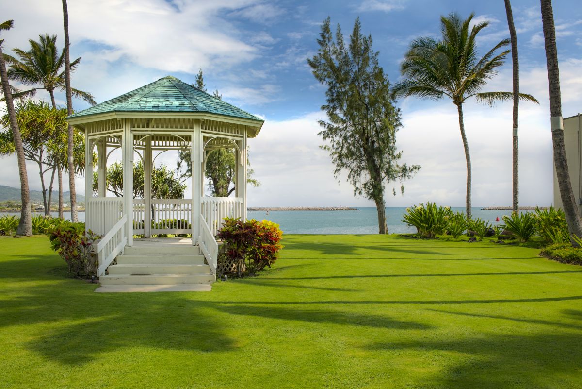 Maui-Beach-Hotel-Exterior-Grounds-6
