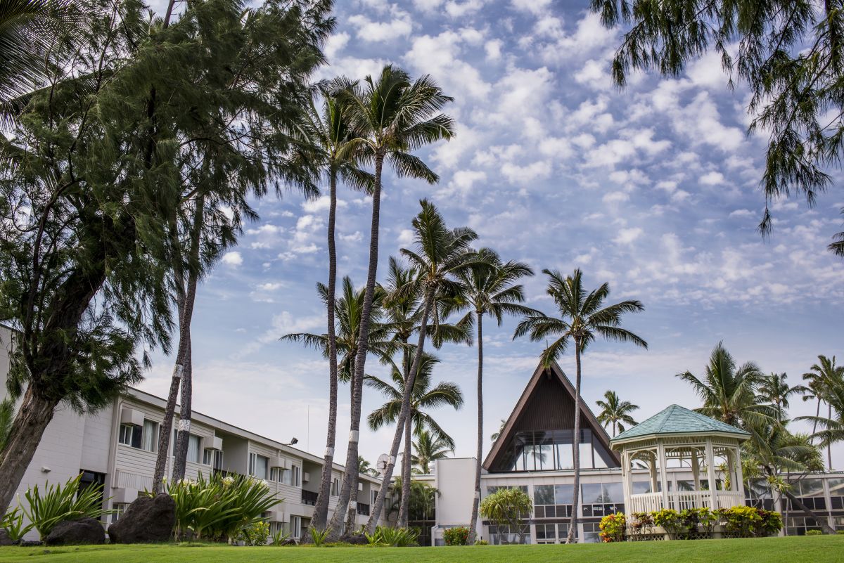 Maui-Beach-Hotel-Exterior-Grounds-5