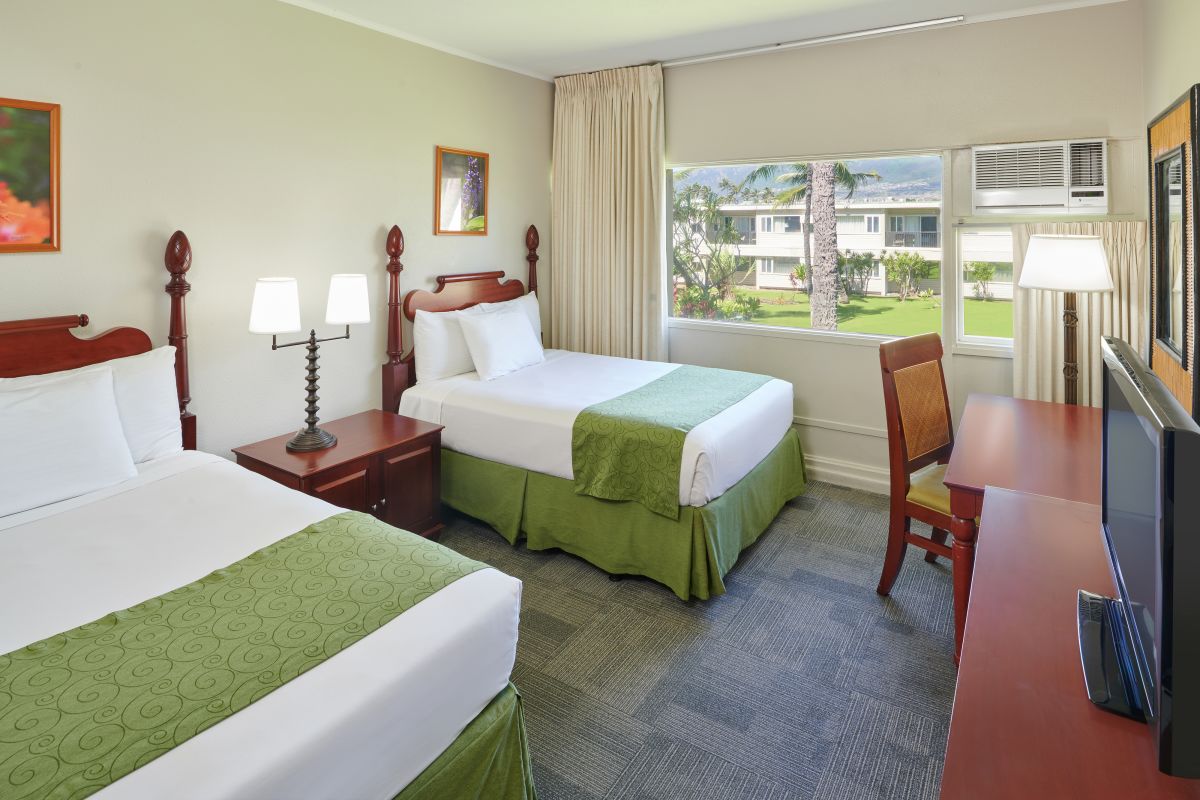 Maui-Beach-Hotel-Garden-View-215-017-002-4000X2667