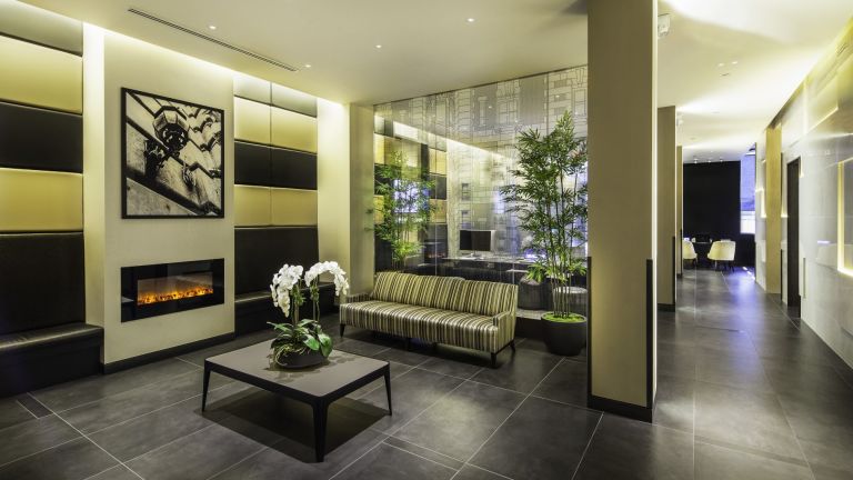 Hotel At Fifth Avenue Lobby
