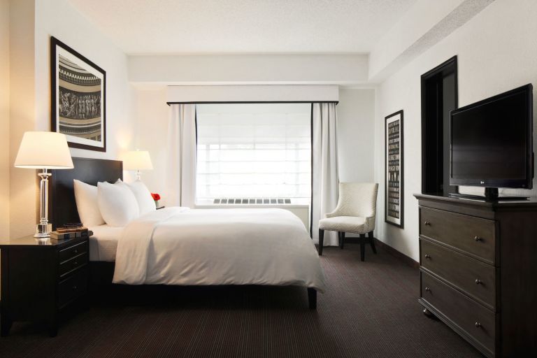 Junior Queen Suite