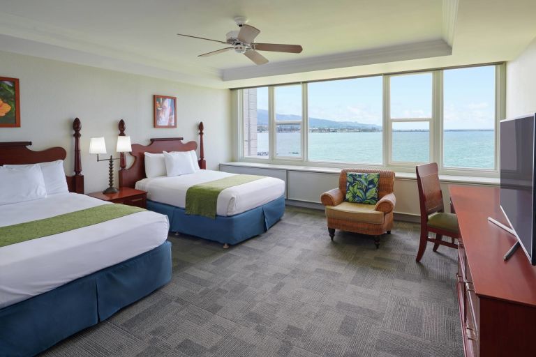 Maui-Beach-Hotel-Oceanfront-Suite